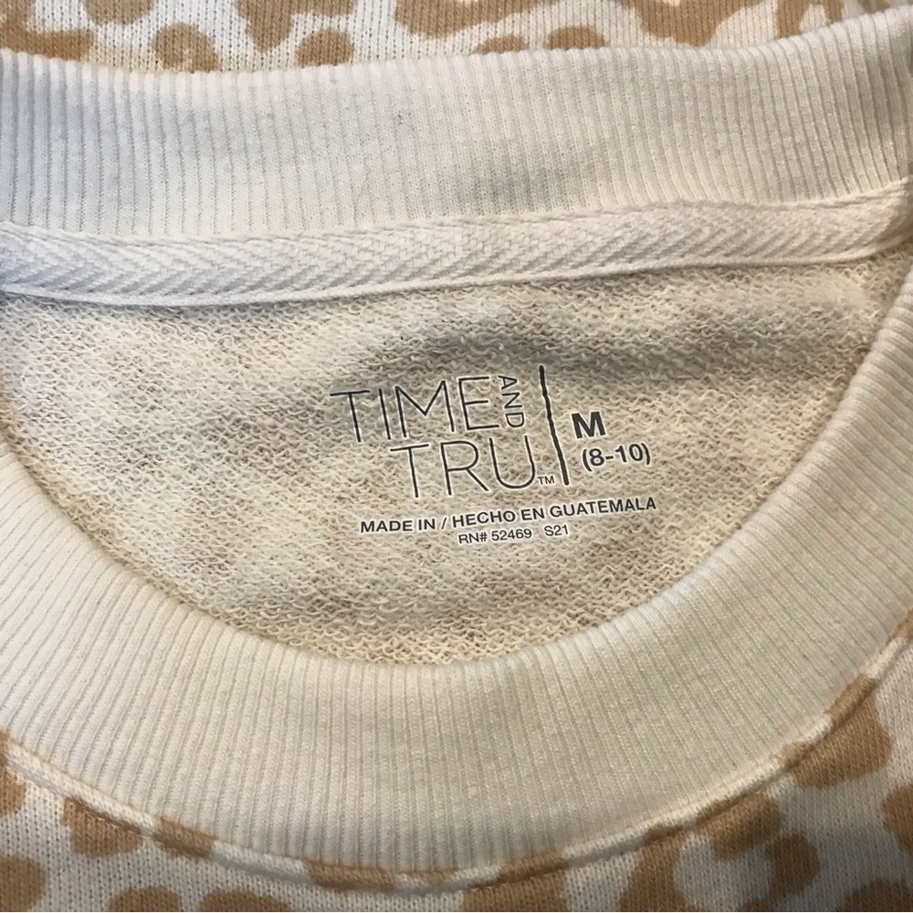 Time and Tru Leopard Print Long Sleeve Tee Side Slits Women’s Medium - Picture 4 of 5